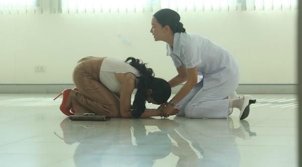 Căm thù nhân tình của chồng, vợ vẫn quỳ cầu xin cô ta cứu con mình-2