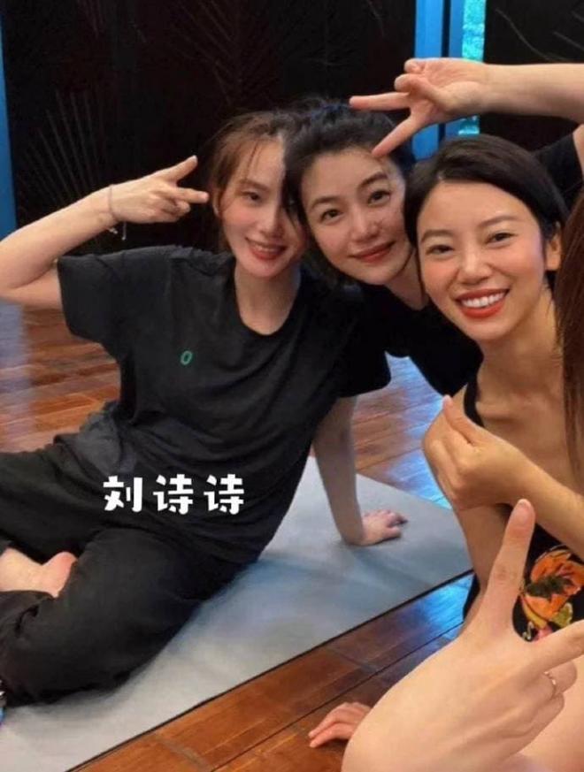 Trần Nghiên Hy đè bẹp Lưu Thi Thi trong ảnh chụp chung-2