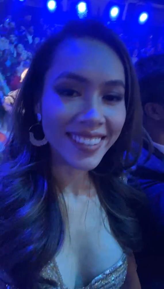 Hoàng My có mặt tại khán đài cổ vũ Kim Duyên-4