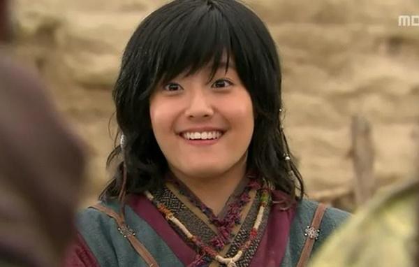 Sao nhí kém xinh dậy thì lột xác: Nhan sắc thăng hạng, diễn xuất đỉnh chóp!-2