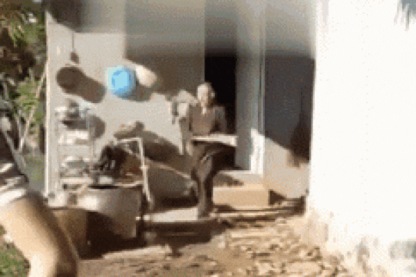 Khoảnh khắc kẻ sát nhân đánh tử vong dân quân trật tự-1