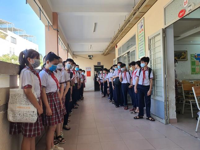 Hơn 100.000 học sinh TP.HCM đến trường sau 8 tháng học trực tuyến-3