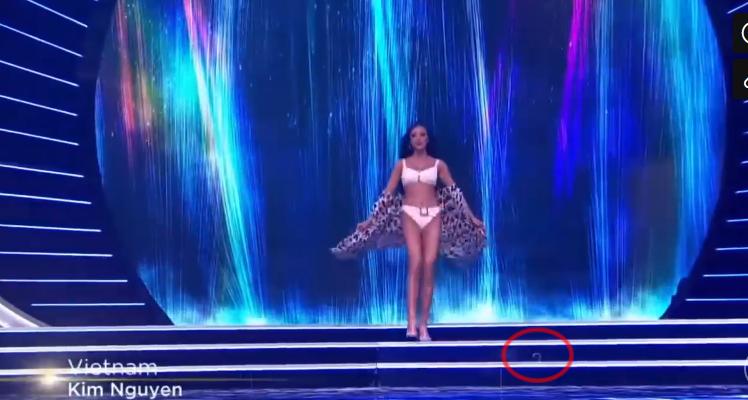 Fans soi Kim Duyên vẫn tự tin diễn bikini dù bông tai rớt cái bụp-3