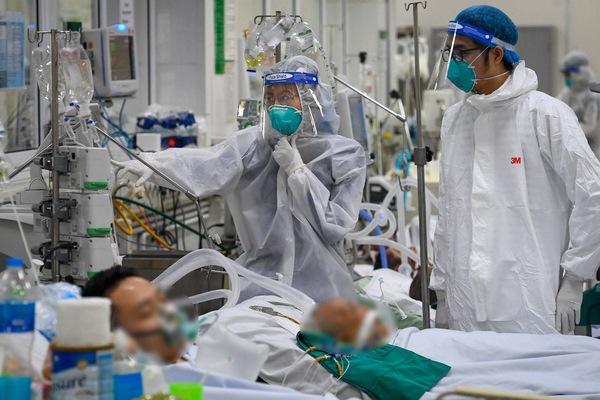 Quận Đống Đa dừng bán hàng ăn uống tại chỗ, dân hạn chế ra đường-2