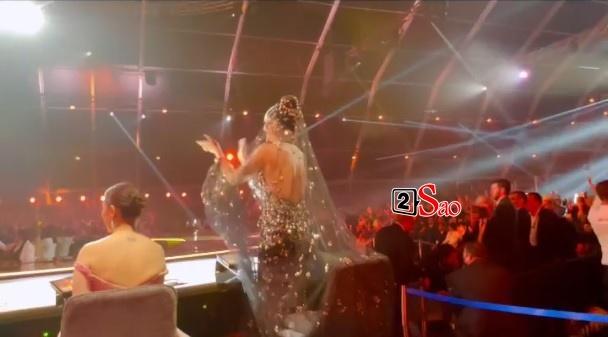 Tân Miss Universe đăng quang, một giám khảo khóc như mưa-7