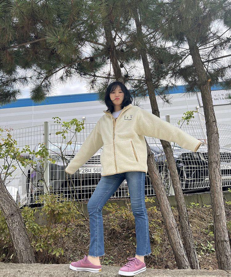 Sao Hàn phát cuồng mốt áo khoác lông cừu, mặc vào cute hết nấc!-2