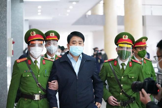Bị cáo Nguyễn Đức Chung lĩnh 8 năm tù trong vụ mua Redoxy 3C-1