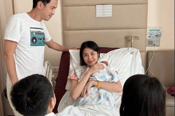 6 năm sòn sòn 3 bé, Tăng Thanh Hà nhập hội mẹ đông con-18