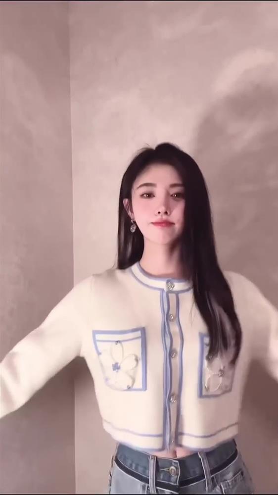 Cúc Tịnh Y gây choáng với vòng eo con kiến khi khoe body-2