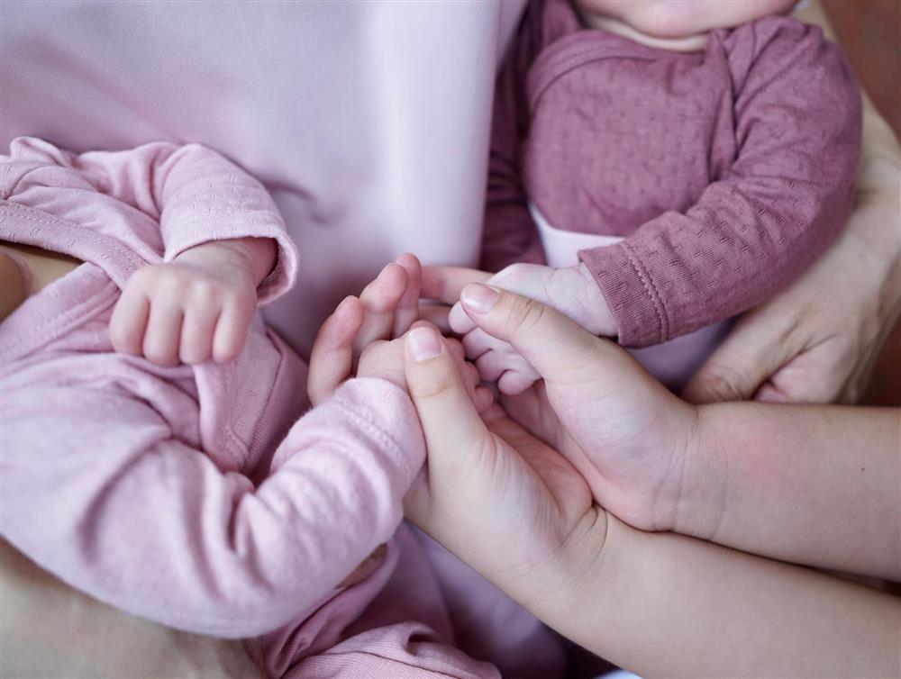 6 năm sòn sòn 3 bé, Tăng Thanh Hà nhập hội mẹ đông con-4