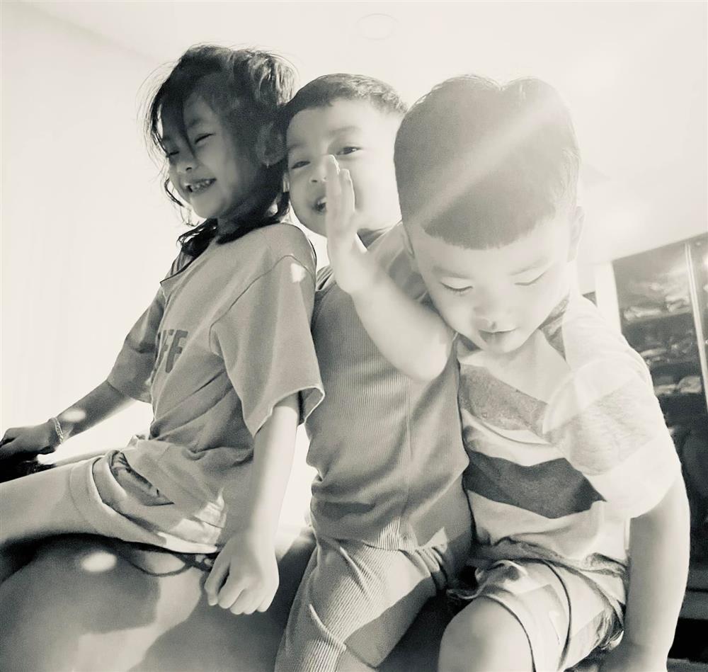 6 năm sòn sòn 3 bé, Tăng Thanh Hà nhập hội mẹ đông con-11