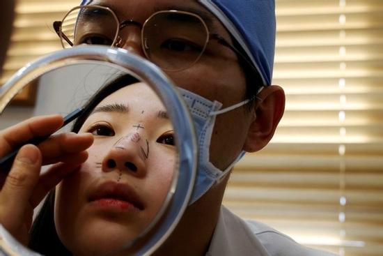 Mùa dao kéo của học sinh Hàn Quốc