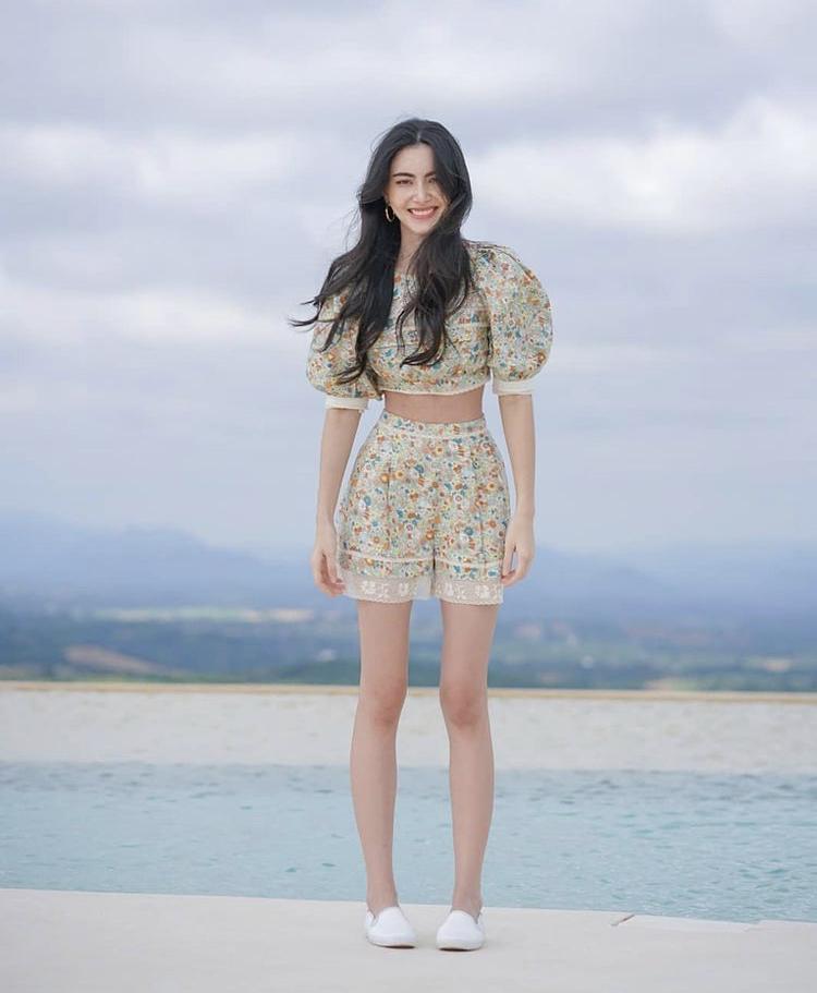 Ma nữ đẹp nhất Thái Lan Mai Davika mặc gì cũng tạo thành trend-1