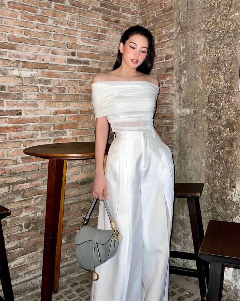 Kỳ Duyên và Tiểu Vy cân não khi đụng hàng set đồ sang chảnh-1