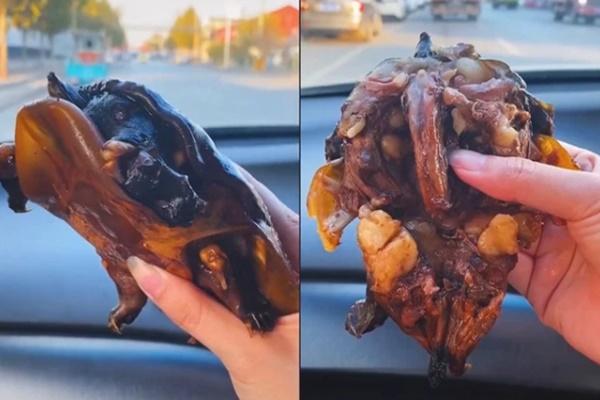 Bị khách chê đắt, chủ nhà hàng trả lời mượt như thủ khoa môn Văn-6