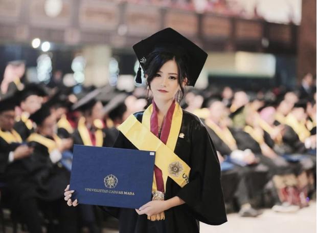 Cô gái gây sốt 22 tuổi ngồi vị trí thẩm phán giờ thế nào?-5