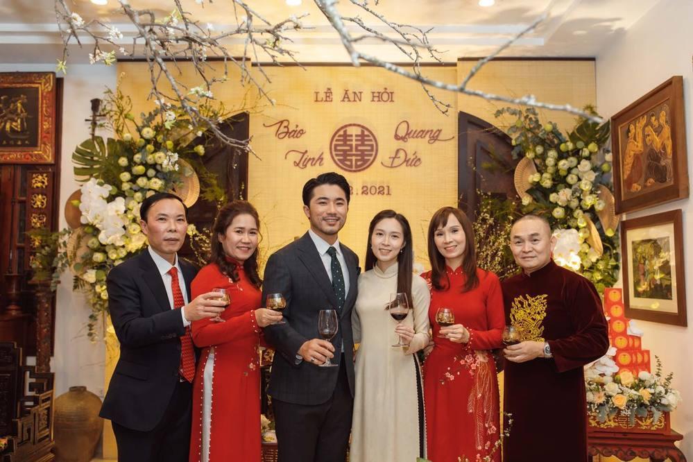 Con gái Xuân Hinh váy cưới giản dị, vòng vàng trĩu cổ ngày cưới-1