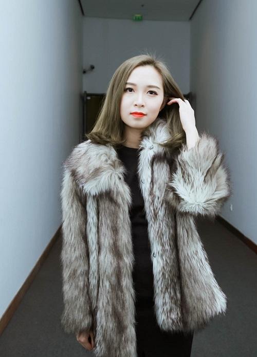 Con gái Xuân Hinh váy cưới giản dị, vòng vàng trĩu cổ ngày cưới-6