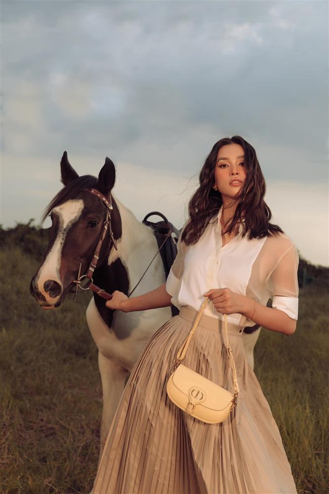 Tiểu Vy mặc xuyên thấu còn nghiện thả rông cực kỳ nhức nhối-4