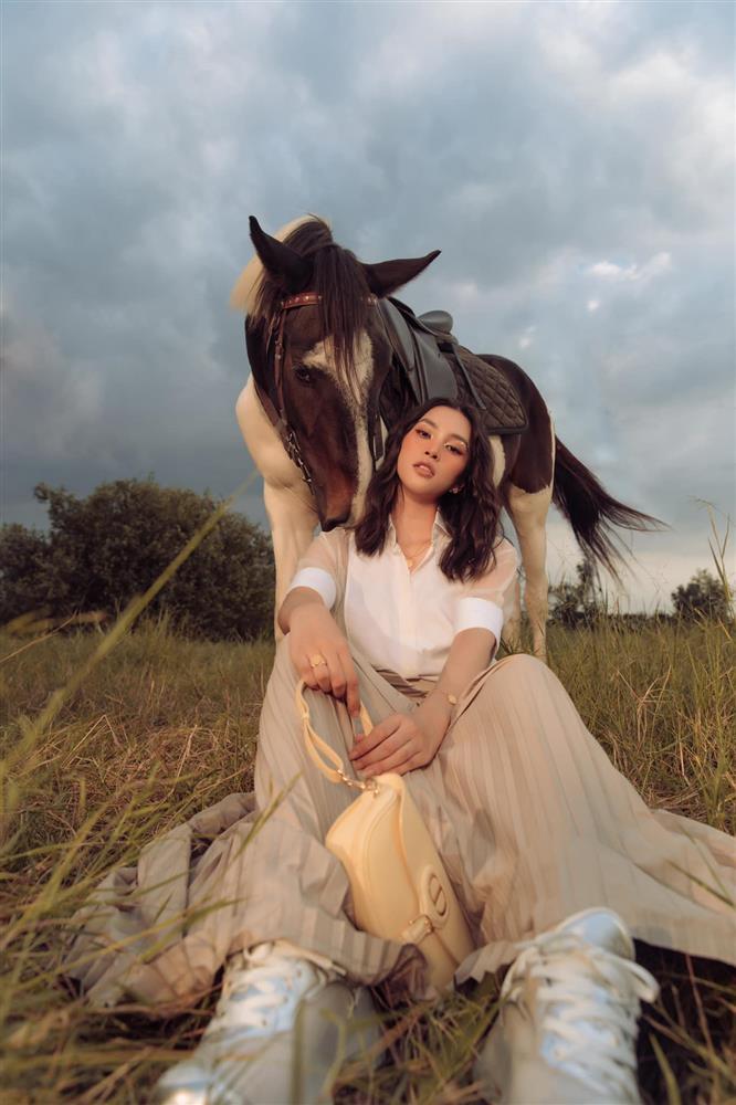 Tiểu Vy mặc xuyên thấu còn nghiện thả rông cực kỳ nhức nhối-1