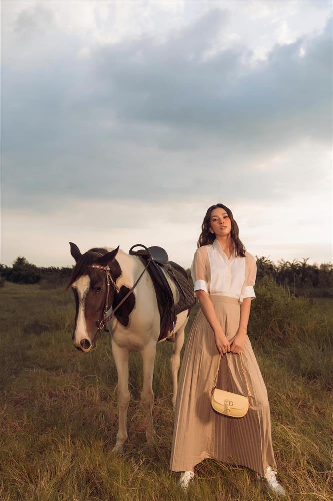 Tiểu Vy mặc xuyên thấu còn nghiện thả rông cực kỳ nhức nhối-2