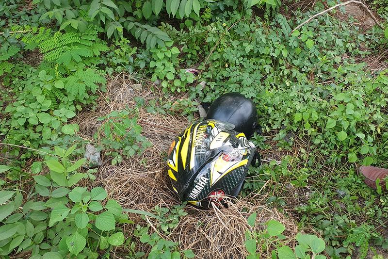 Clip: Phóng xe bạt mạng, nhóm thanh niên nối đuôi lao vào nhà dân-1