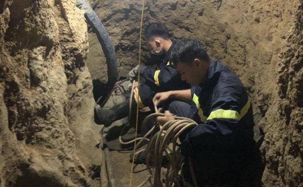 Lực lượng giải cứu 2 người kẹt 6 ngày trong hang dài 400m ở Bắc Kạn-1