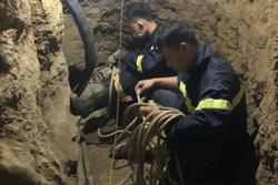 Lực lượng giải cứu 2 người kẹt 6 ngày trong hang dài 400m ở Bắc Kạn