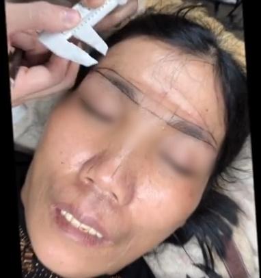 Màn xăm lông mày thiên nga hóa vịt của gái rượu dành cho mẹ yêu-2