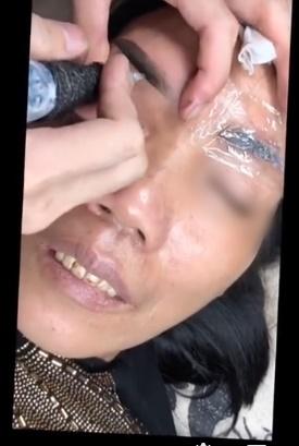 Màn xăm lông mày thiên nga hóa vịt của gái rượu dành cho mẹ yêu-4