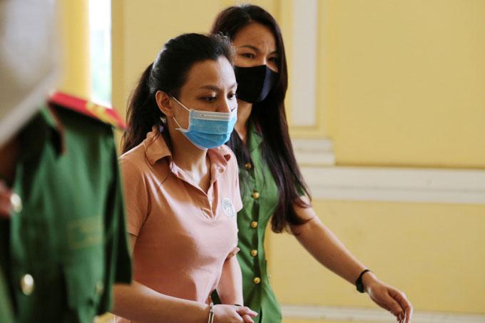 Bị tạm giam, nữ Việt kiều chủ mưu truy sát Quân Xa Lộ giảm 50kg-2