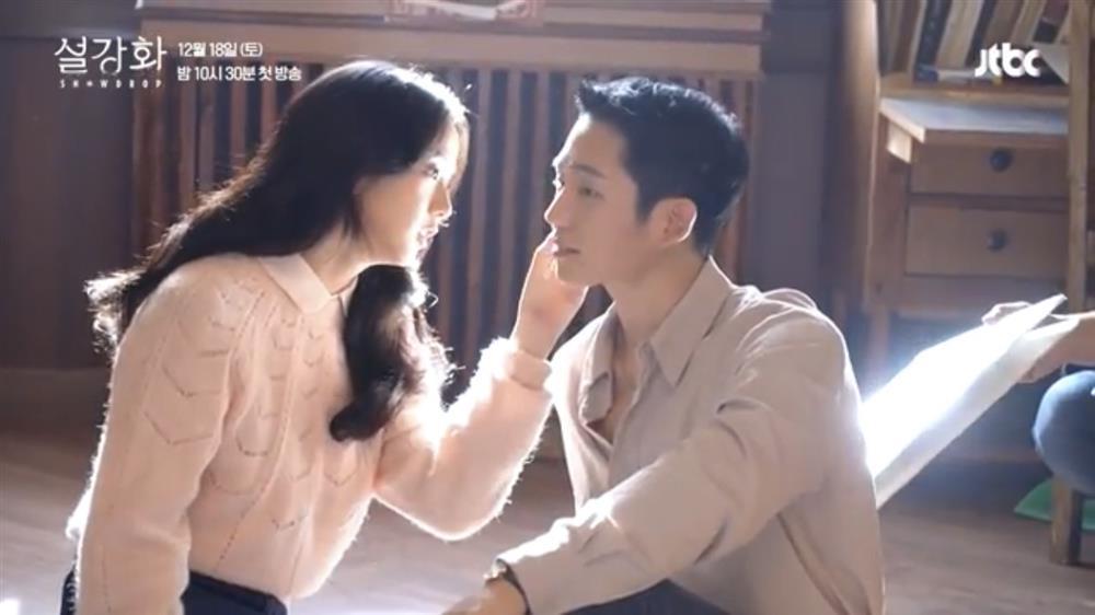 BLACKPINK Jisoo và Jung Hae In càng lúc càng tình bể bình hết nấc-1