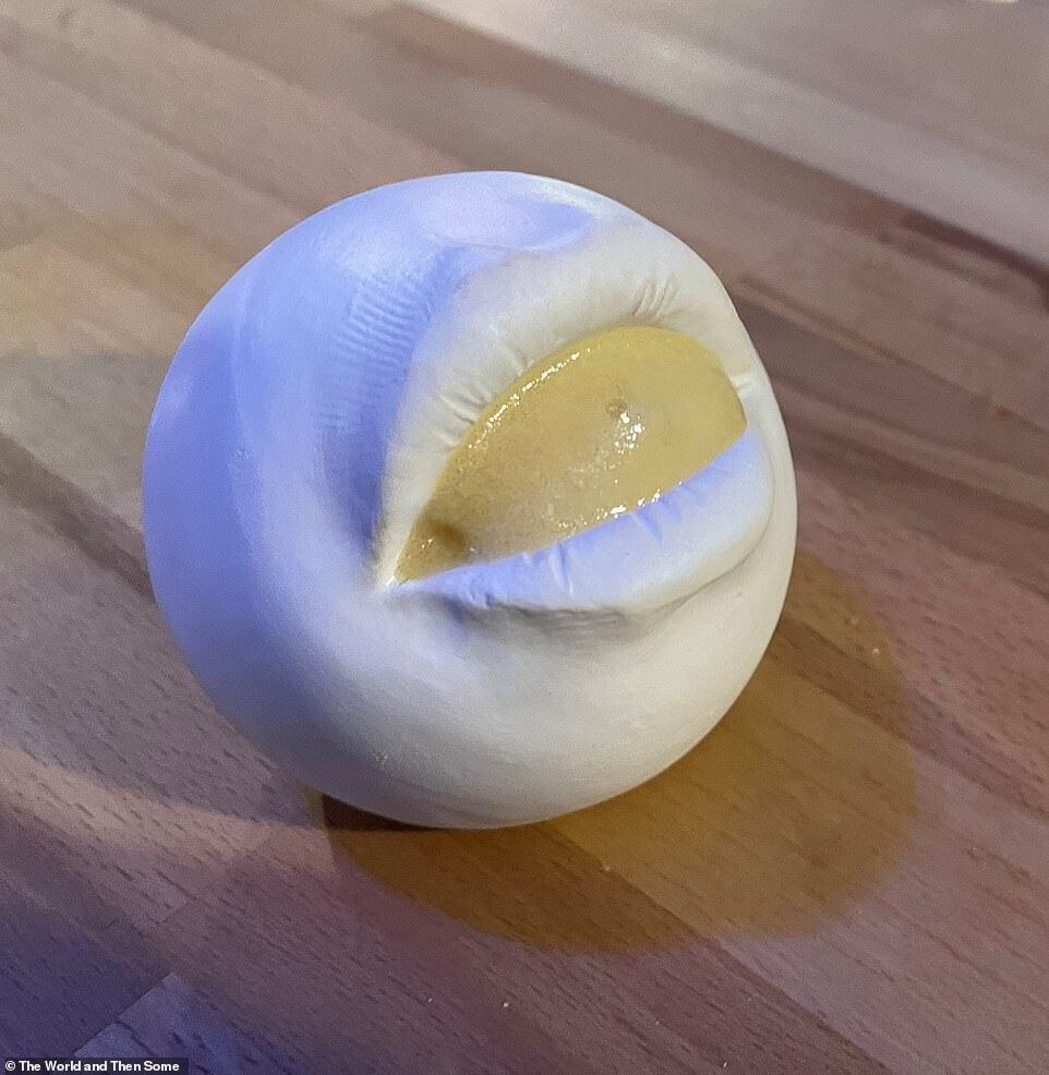 Nhà hàng gây phẫn nộ vì cho khách liếm nước bọt trong miệng thạch cao-5