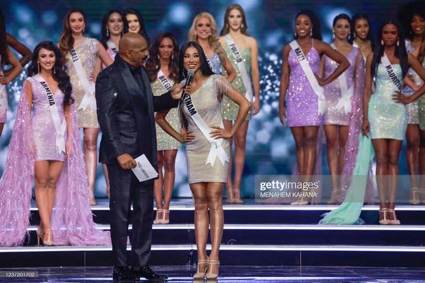 Vòng 1 Kim Duyên bên cao bên thấp trong bộ váy hư hỏng hậu Miss Universe-8