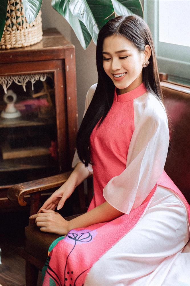 Hoa hậu Đỗ Hà lộ nội y kém duyên khi mặc áo dài-5