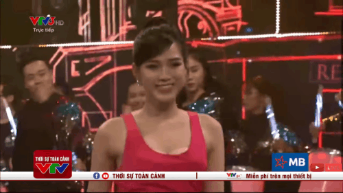 Hoa hậu Đỗ Hà lộ nội y kém duyên khi mặc áo dài-7