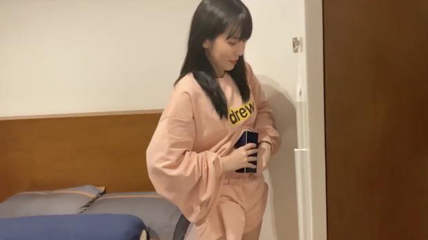 Một streamer nổi tiếng để người yêu cũ vào phòng ngủ trộm đồ-3