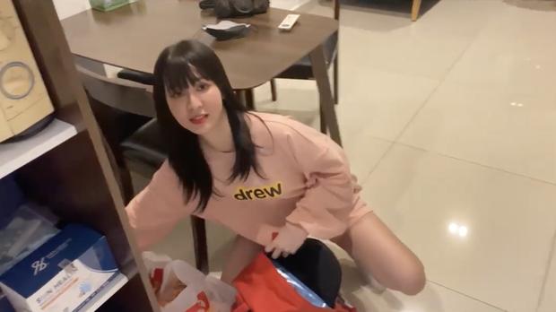 Một streamer nổi tiếng để người yêu cũ vào phòng ngủ trộm đồ-5