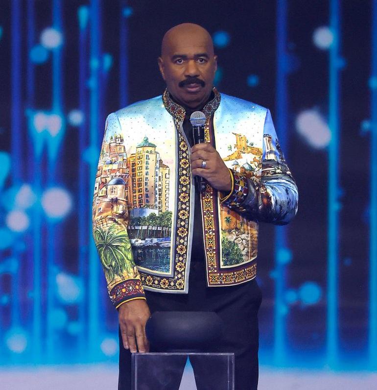 MC Steve Harvey bị chỉ trích vì yêu cầu Miss Universe giả tiếng mèo-2
