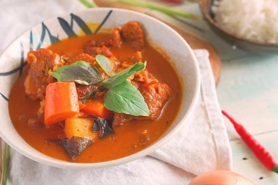 Cách nấu bánh đa cà ri nóng hổi kiểu Thái