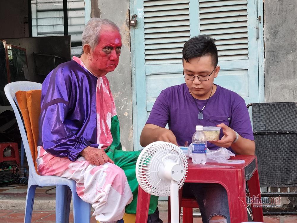 Nghệ sĩ Mạc Can diễn như lên đồng trên phim trường kinh dị-4