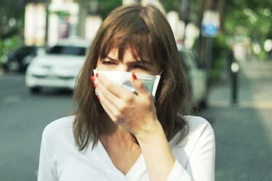 Thời tiết giao mùa, nhiều người nhầm lẫn cảm cúm, cảm lạnh với Covid-19