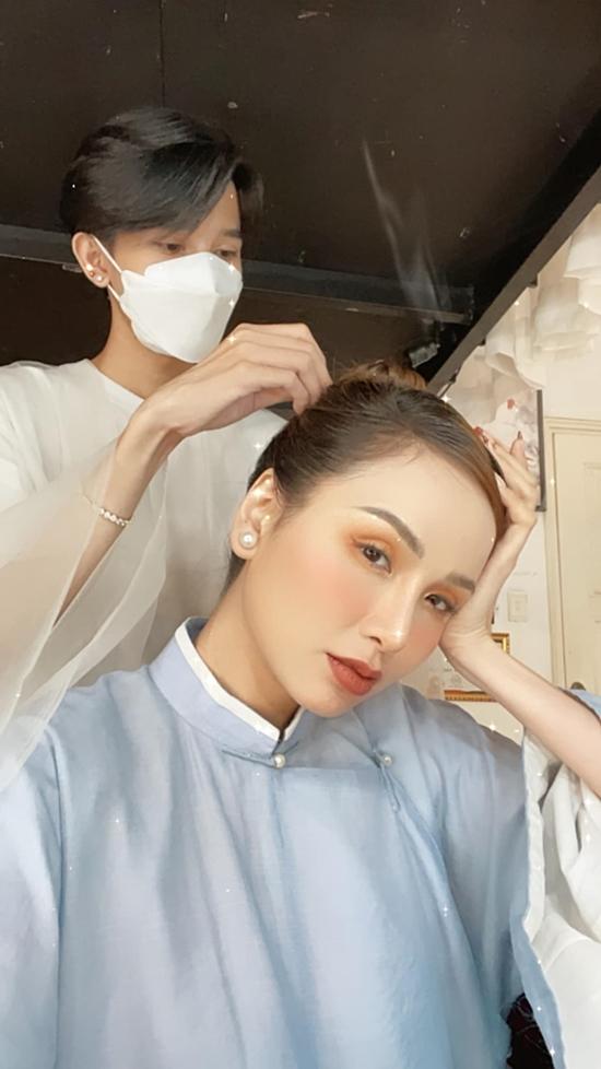 Hoa hậu Diễm Hương tiết lộ hậu trường make-up.