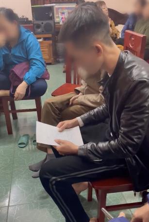 Bị phát hiện cặp em dâu, người đàn ông quỳ xin lỗi gia tiên, họ hàng-3