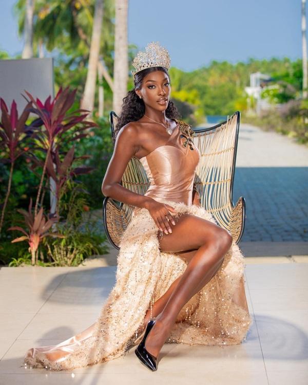 Người đẹp Bờ Biển Ngà - Olivia Yacé đang là ứng cử viên số một năm nay. Cô chiến thắng phần thi Siêu mẫu, top 8 Thuyết trình đối đầu, top 27 Tài năng.