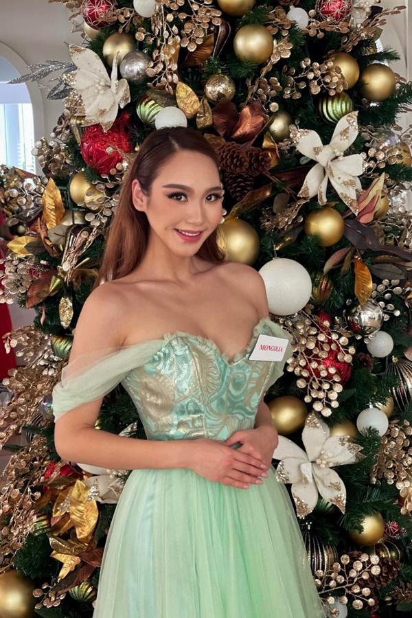 Thí sinh Mông Cổ - Burte-Ujin Anu thắng thuyết phục vòng Tài năng nhờ kỹ năng uốn dẻo. Cô là bạn cùng phòng với Đỗ Thị Hà.