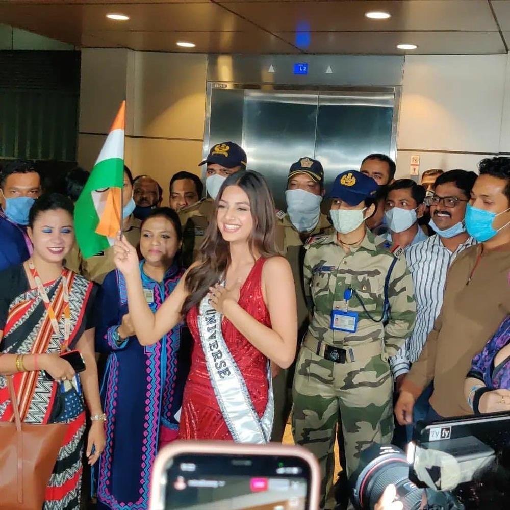 Tân Miss Universe về quê hương nhưng lèo tèo người đi đón?-1