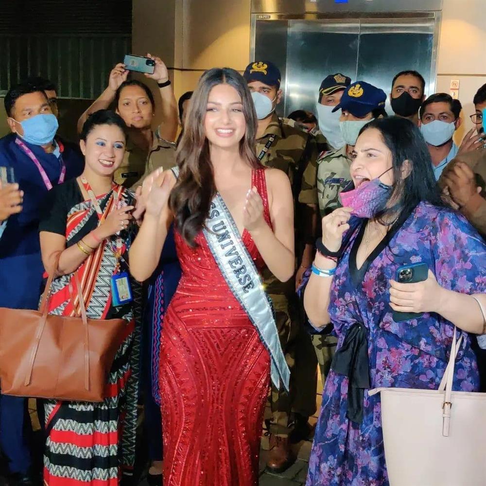 Tân Miss Universe về quê hương nhưng lèo tèo người đi đón?-4