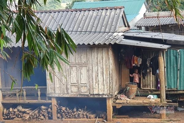 Người đàn ông nằm gục bên vũng máu nghi bị sát hại-1