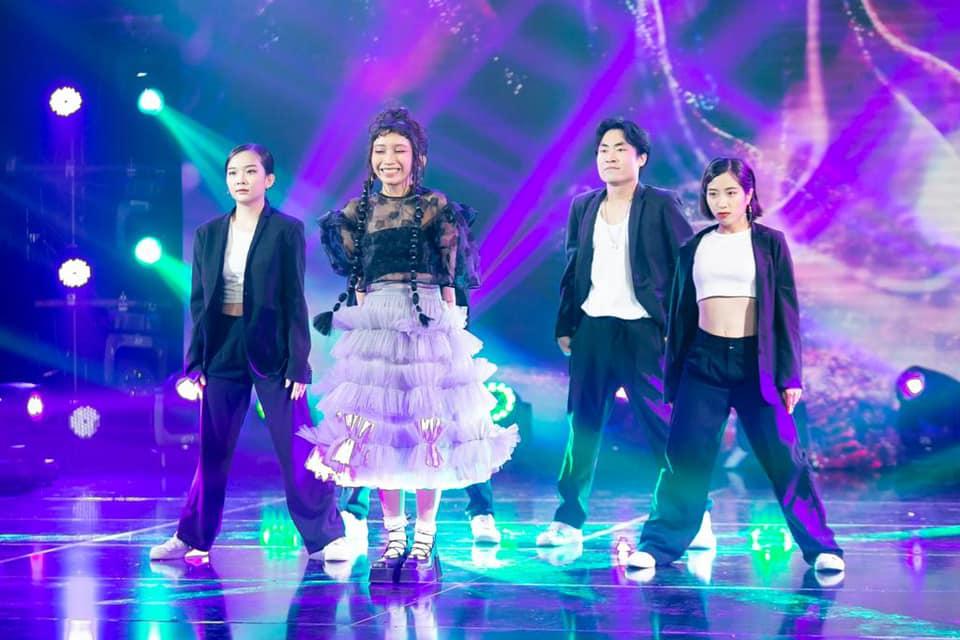 Con gái diva Mỹ Linh cực nghiện 1 item hack chiều cao từ m5 thành m7-6